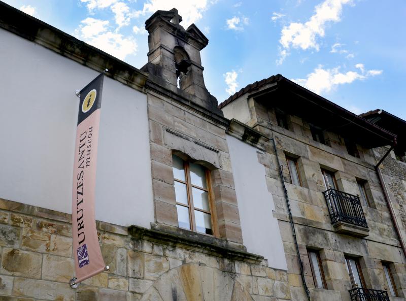 Oficina de Turismo y Museo Kurutzesantu