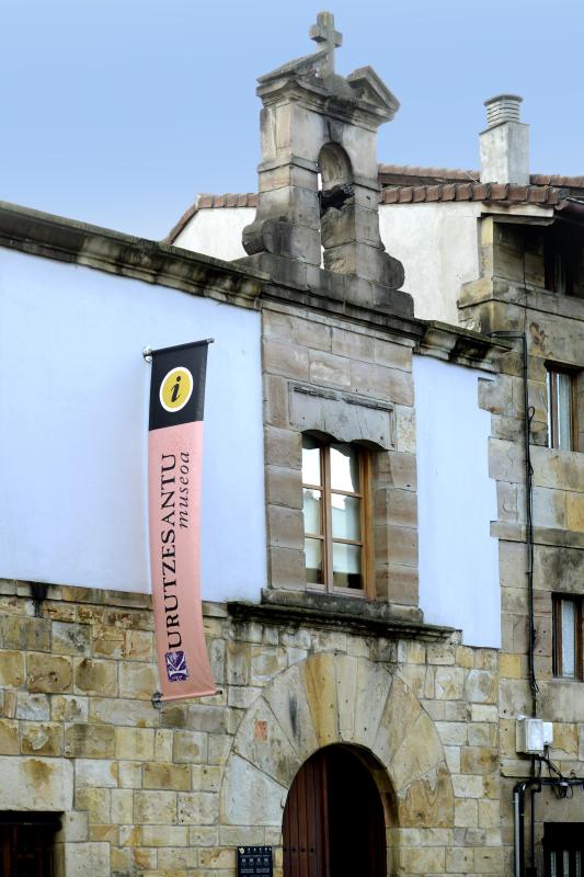 Tourist Office and the Kurutzesantu Museum