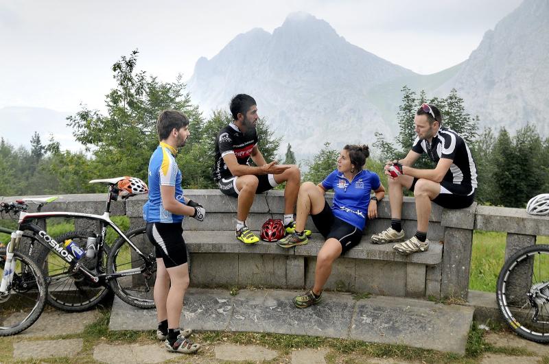 Mountain Bike: Panoramic view of Durangaldea